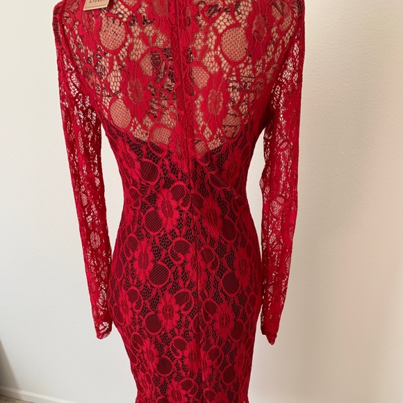 Gorgeous Lace Midi Dress - Picture 3 of 7